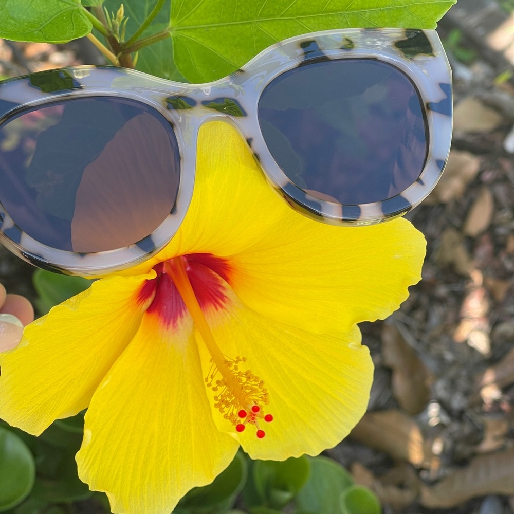 **SOLD** Le Specs Air Heart Sunglasses In Cookie Tort Unisex - Picture 12 of 16